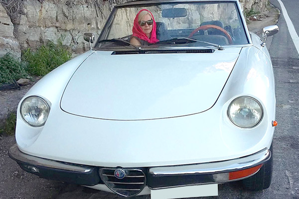 Alfa Romeo 1974 convertible - Naples Car Rent