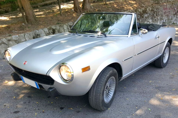 Fiat 124 Spider America 1982 - Naples Car Rent